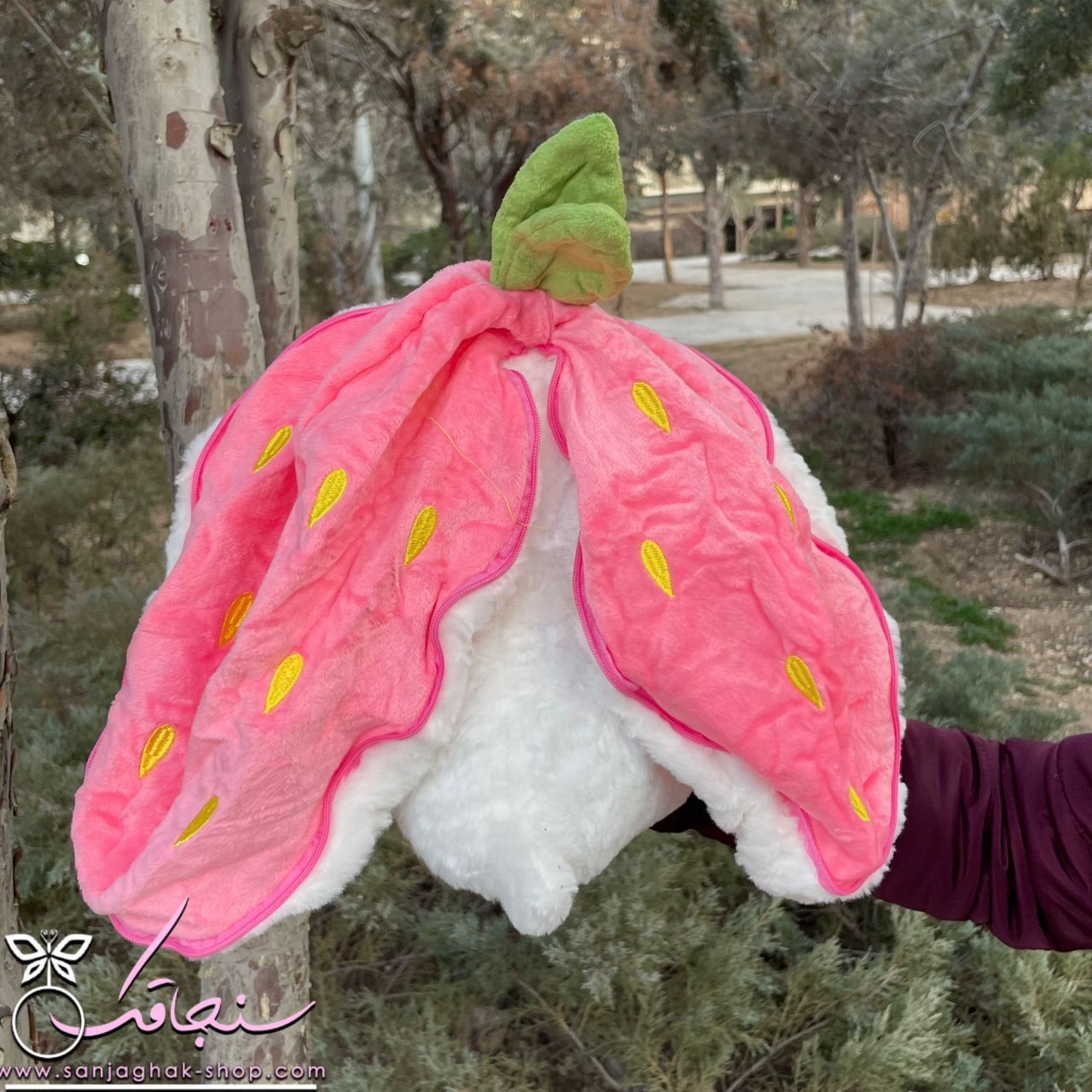 عروسک خرگوش سوپرايزی توت فرنگی